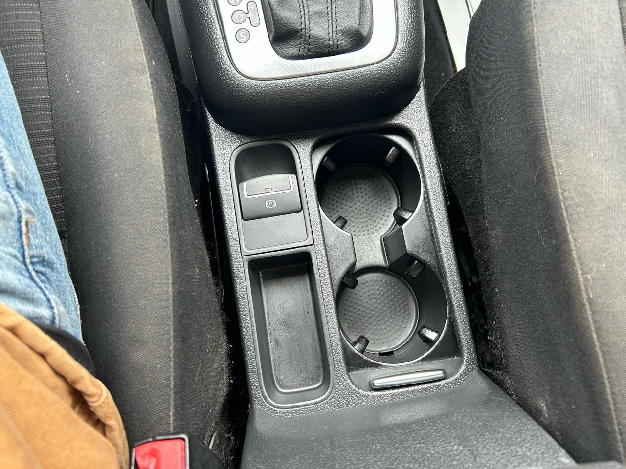 Volkswagen Tiguan S 2012