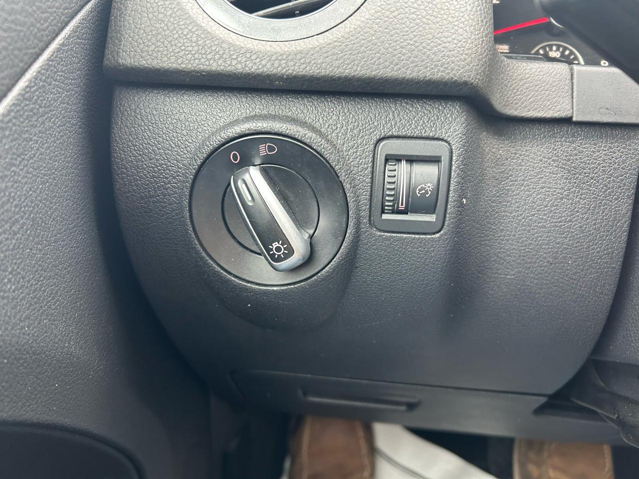 Volkswagen Tiguan S 2012