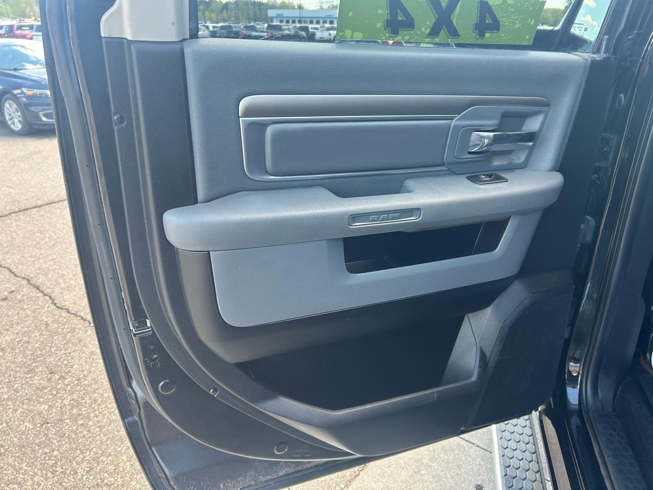 RAM 1500 SLT Crew Cab SWB 4WD 2014
