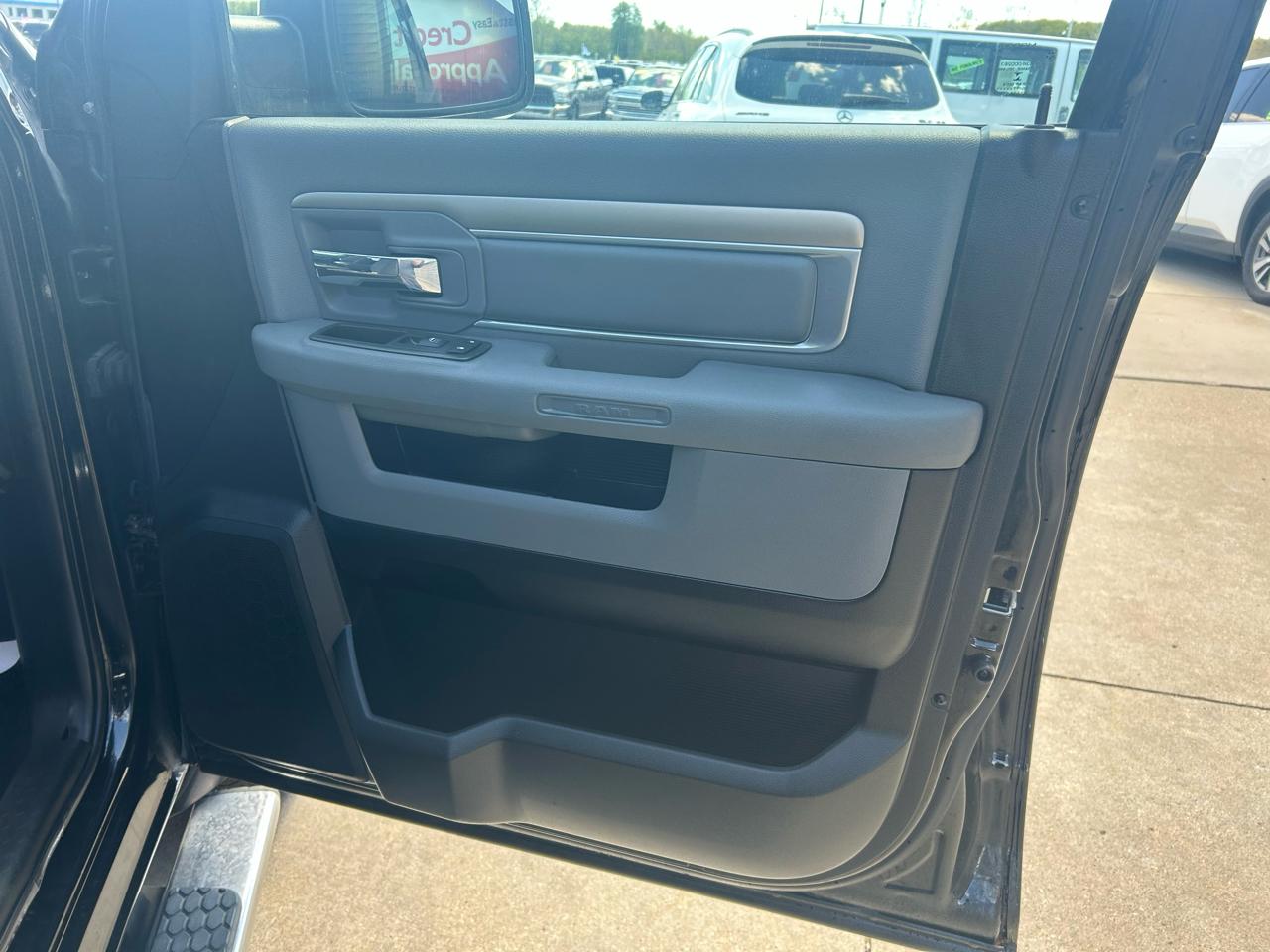 RAM 1500 SLT Crew Cab SWB 4WD 2014