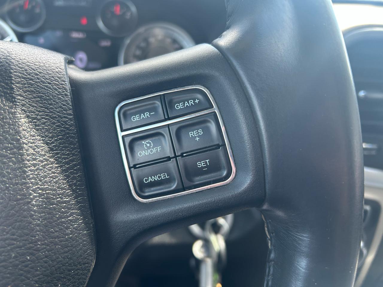 RAM 1500 SLT Crew Cab SWB 4WD 2014