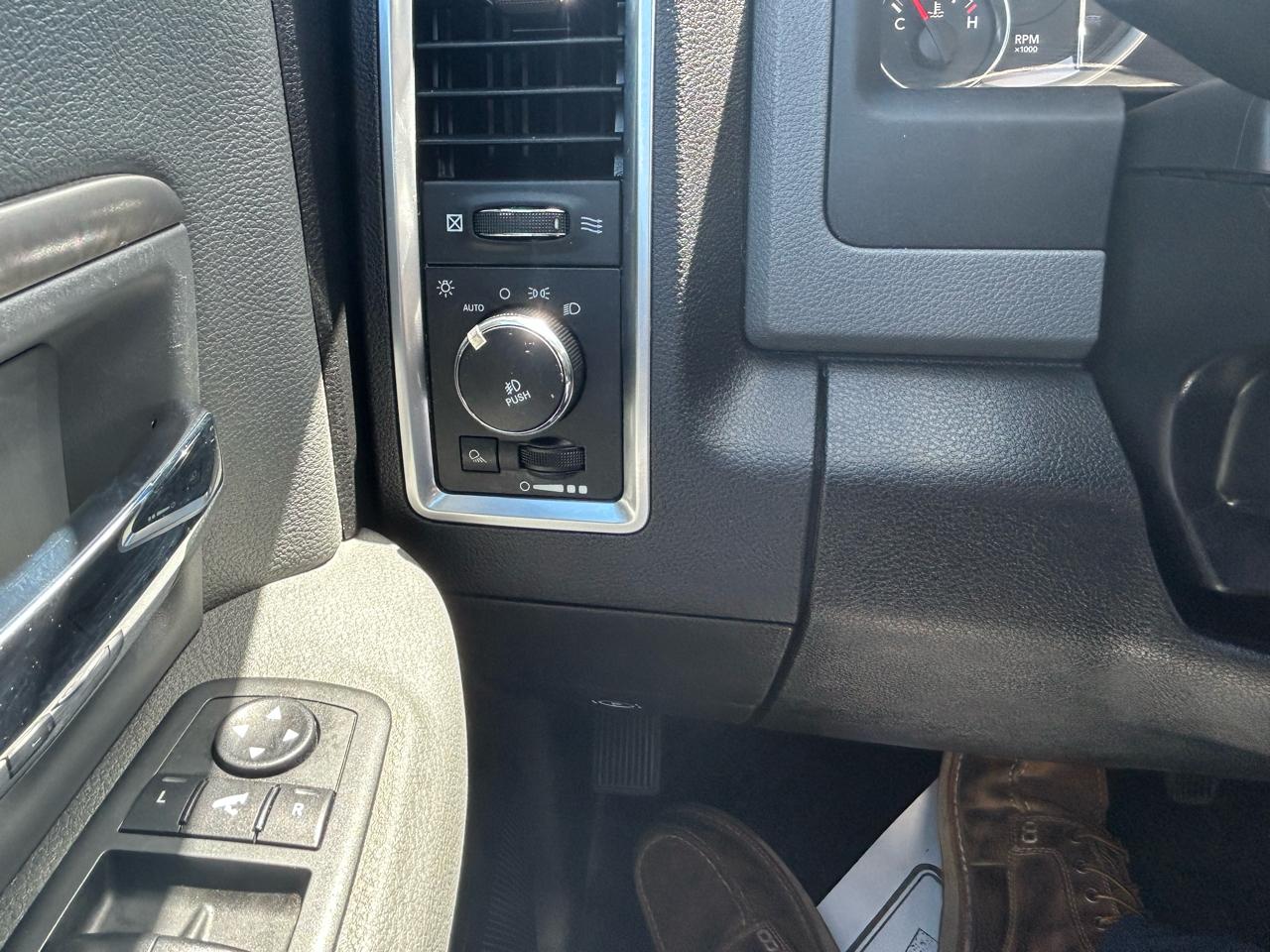 RAM 1500 SLT Crew Cab SWB 4WD 2014