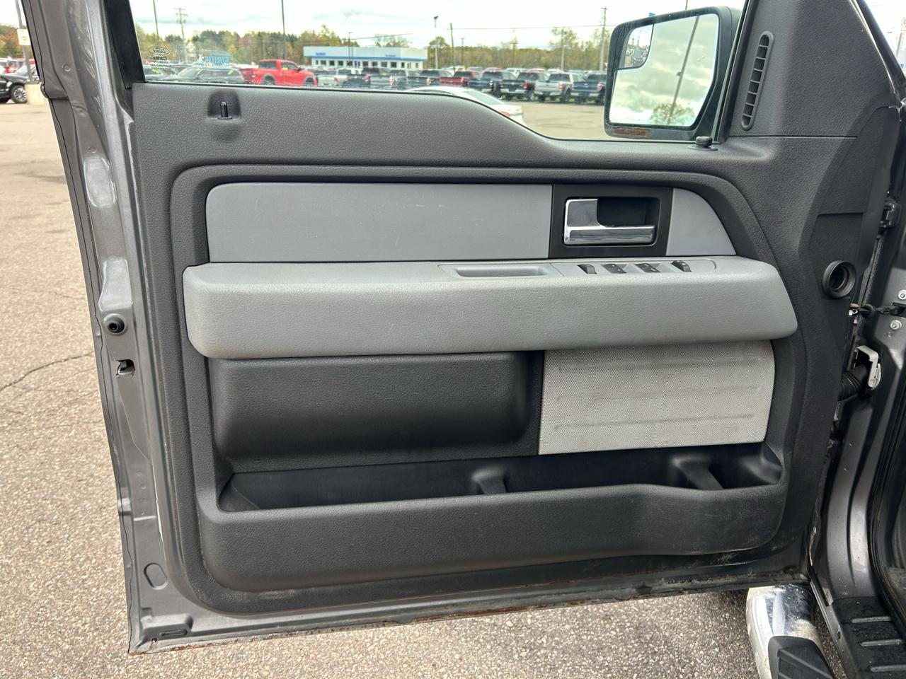 Ford F-150 4WD SuperCrew 145" XL 2014