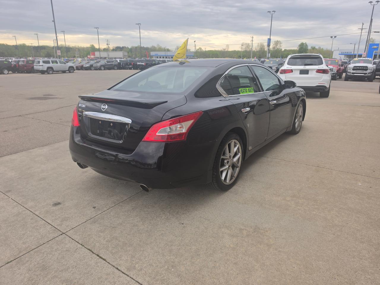 Nissan Maxima SV 2011