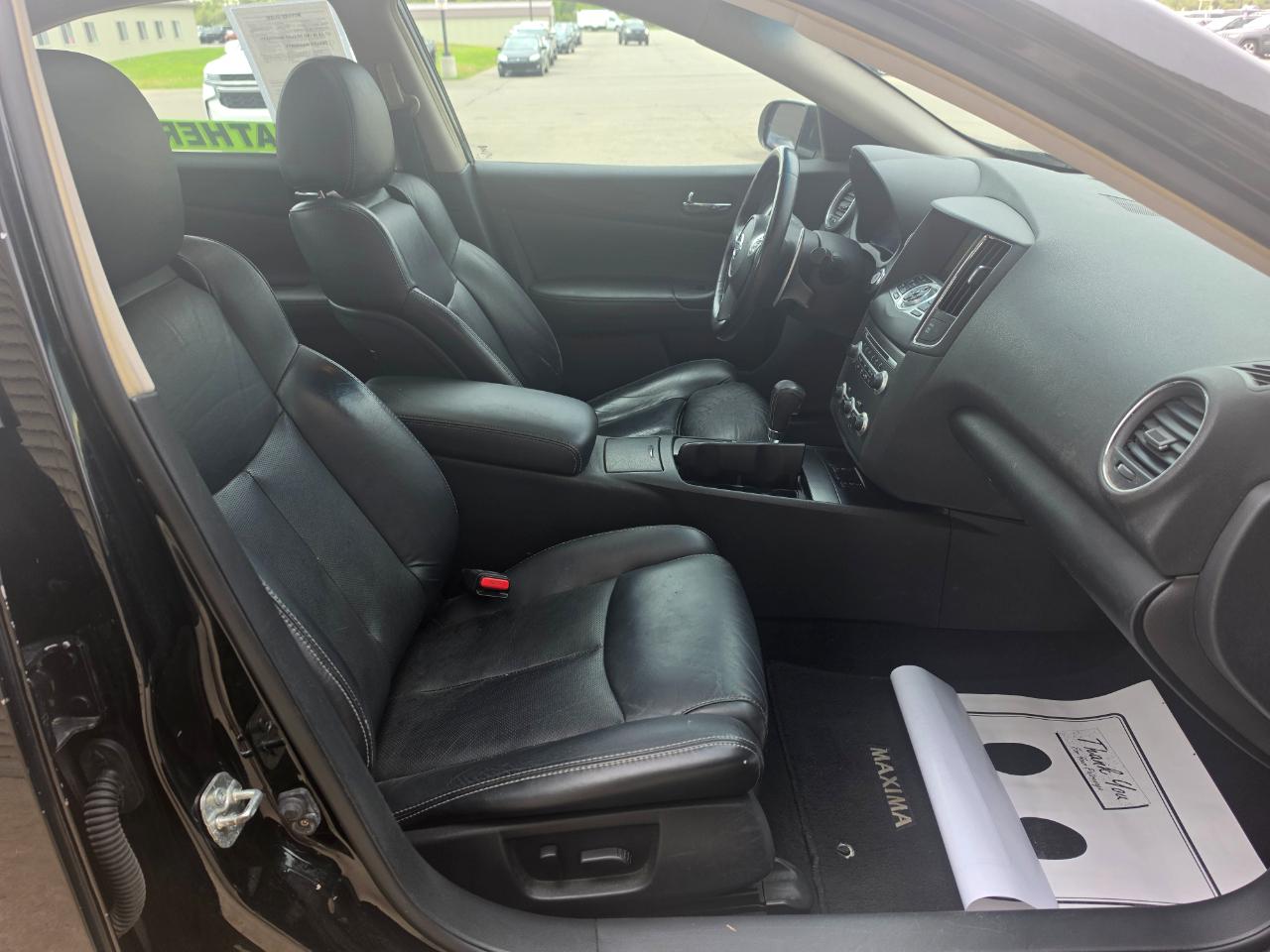 Nissan Maxima SV 2011