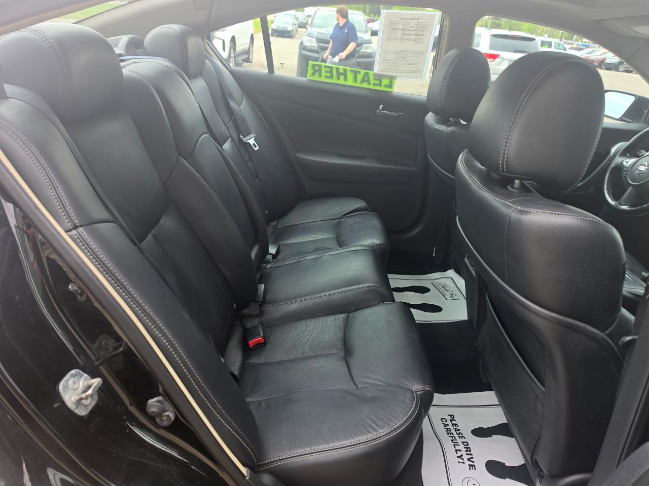 Nissan Maxima SV 2011