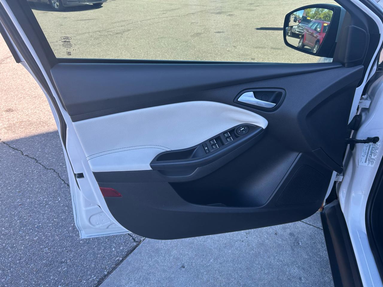 Ford Focus Titanium Hatch 2013