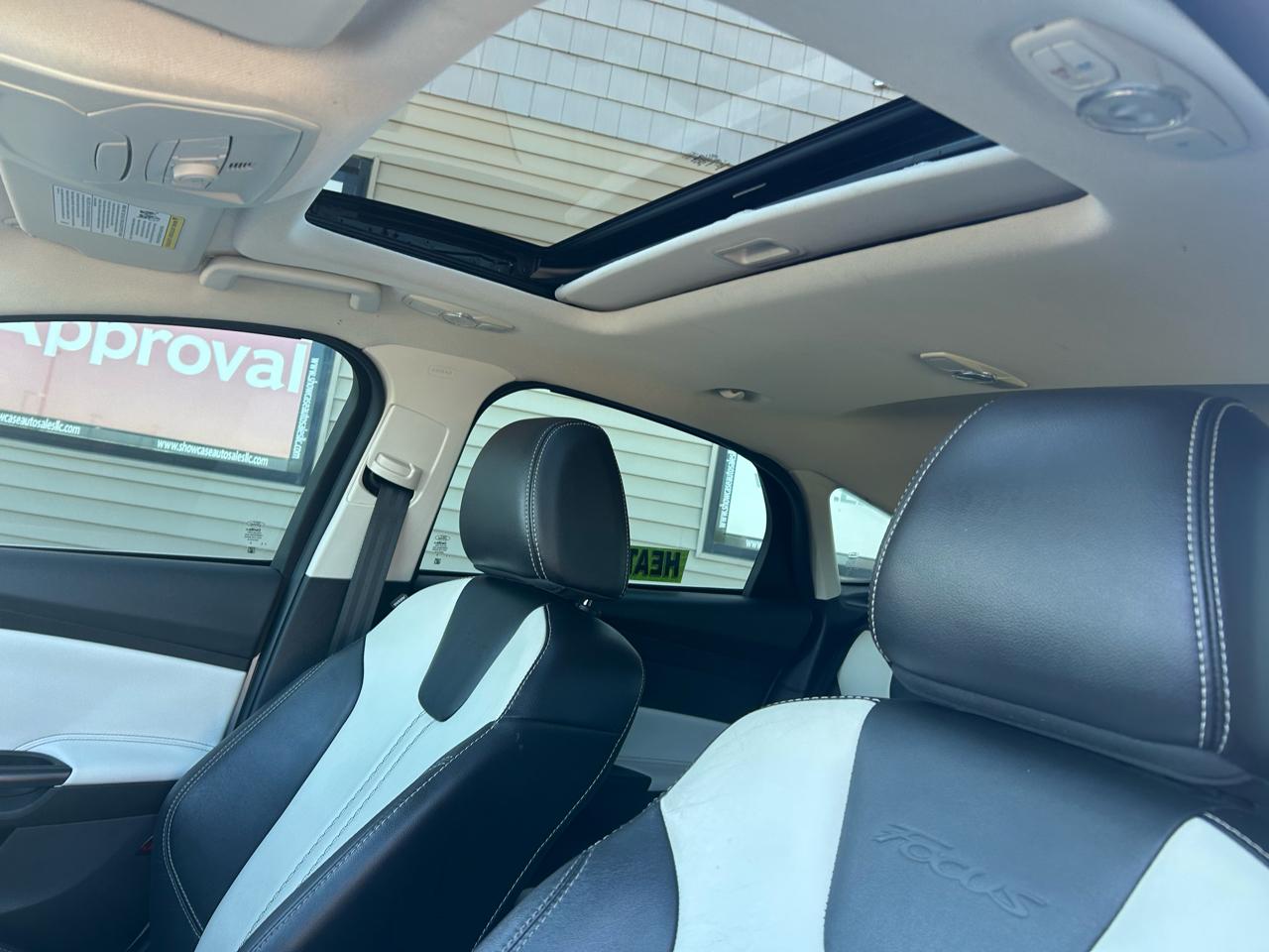 Ford Focus Titanium Hatch 2013