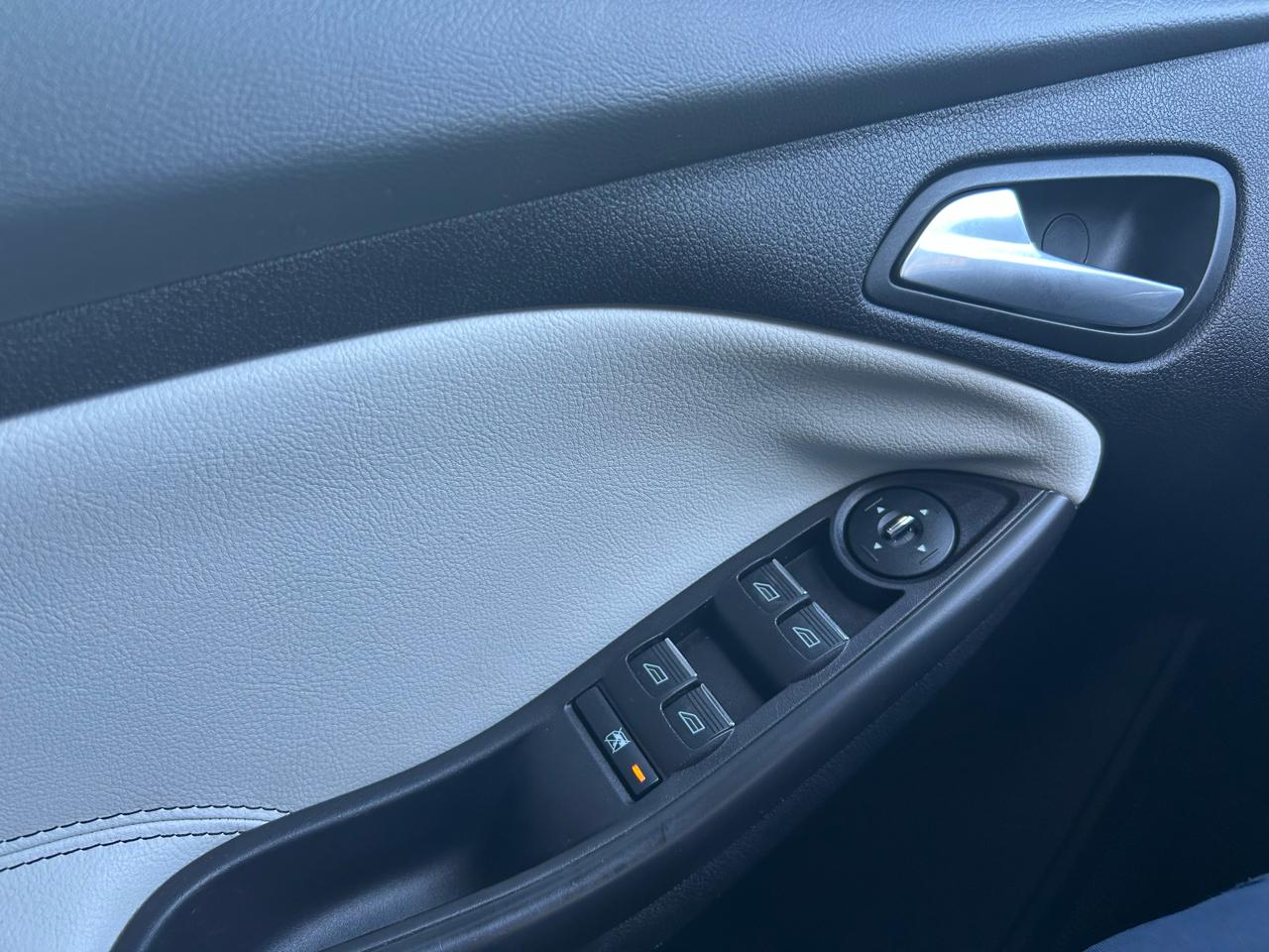 Ford Focus Titanium Hatch 2013