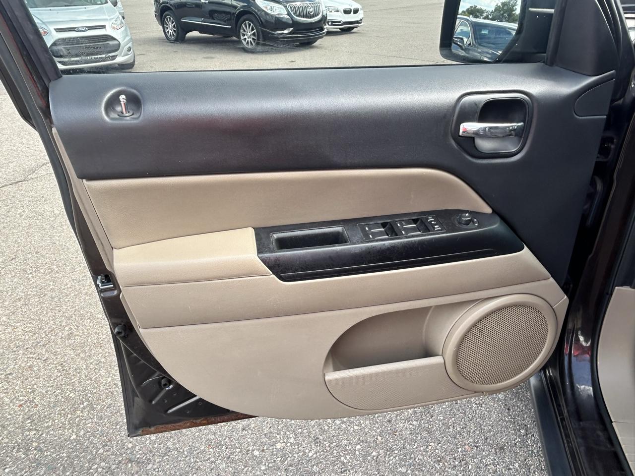 Jeep Patriot FWD 4dr Latitude 2014