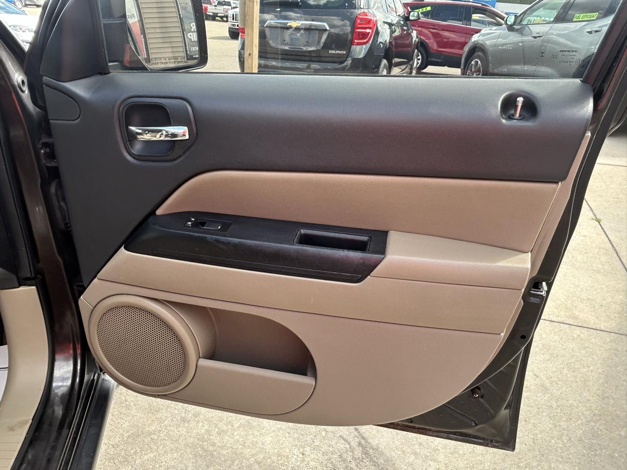 Jeep Patriot FWD 4dr Latitude 2014