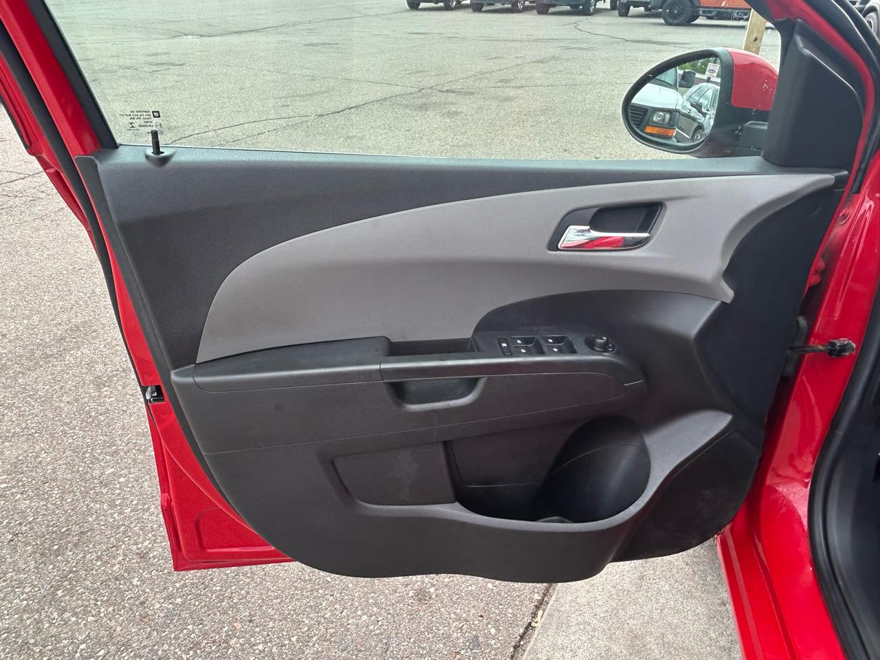 Chevrolet Sonic LTZ 5-Door 2012