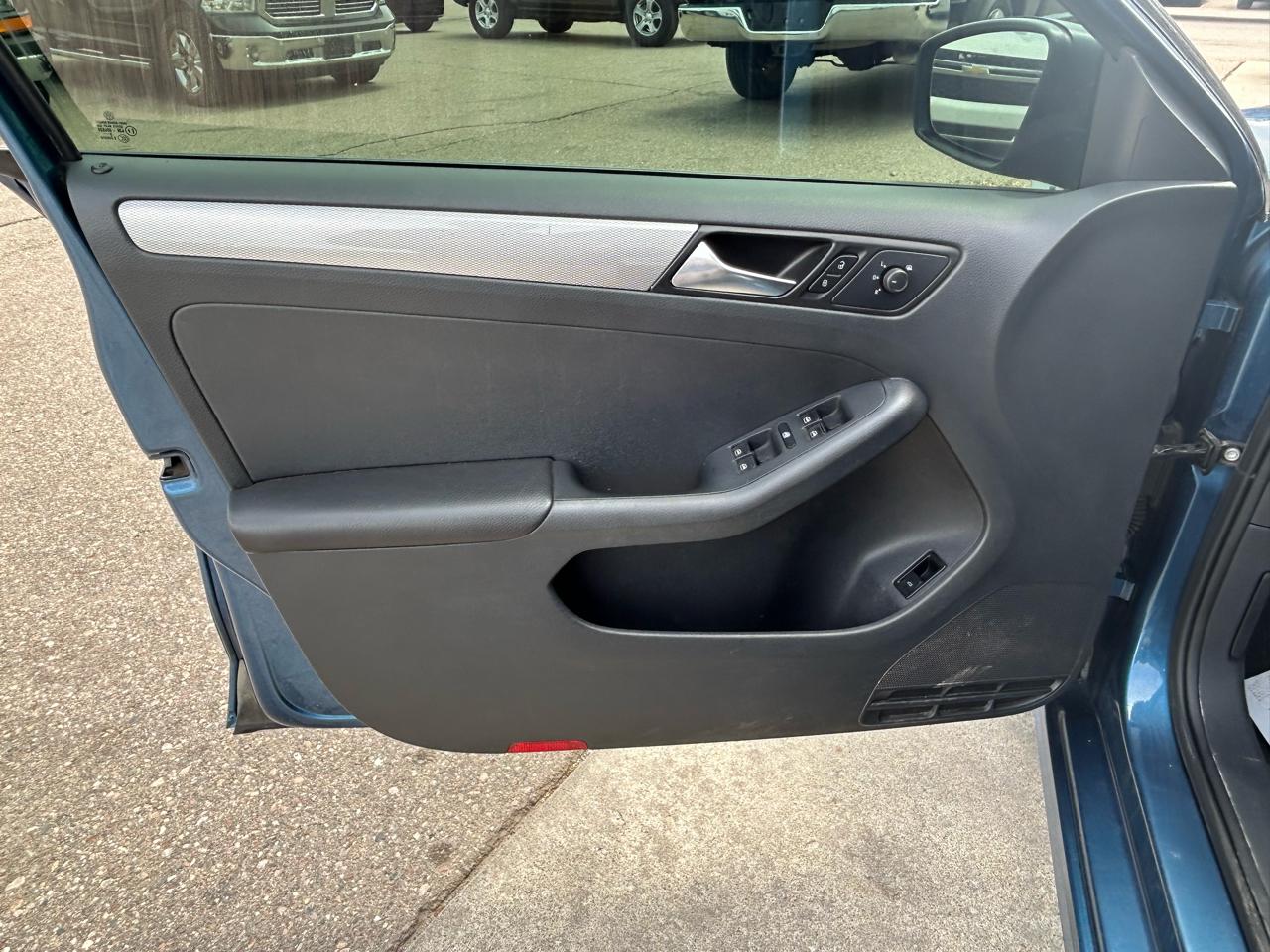 Volkswagen Jetta  2016