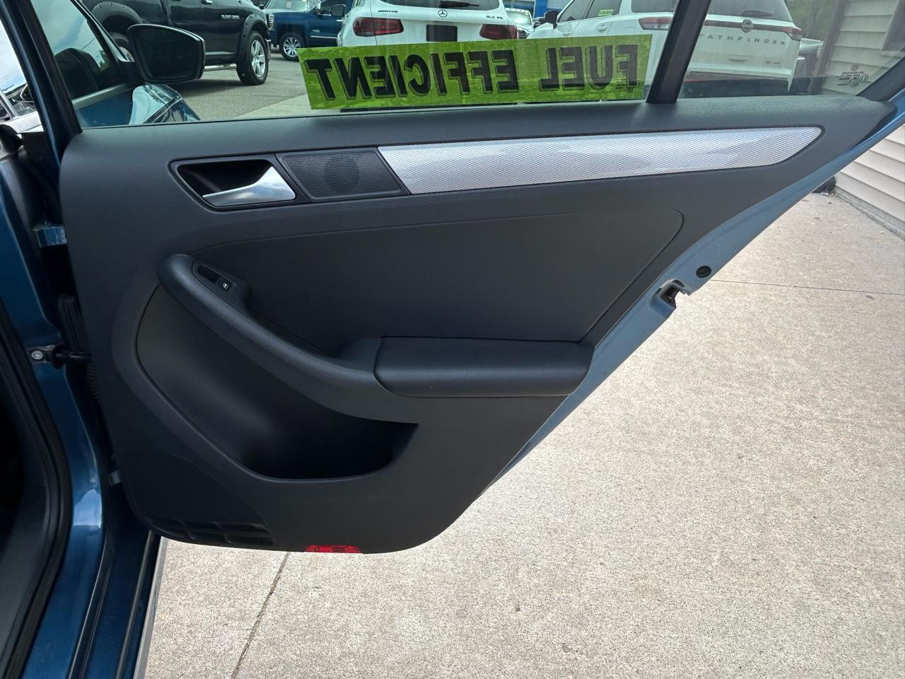 Volkswagen Jetta  2016