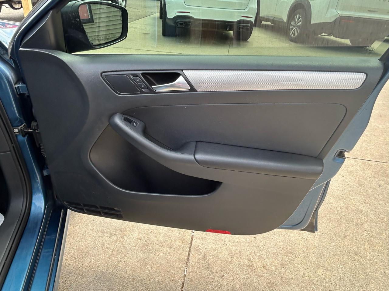 Volkswagen Jetta  2016