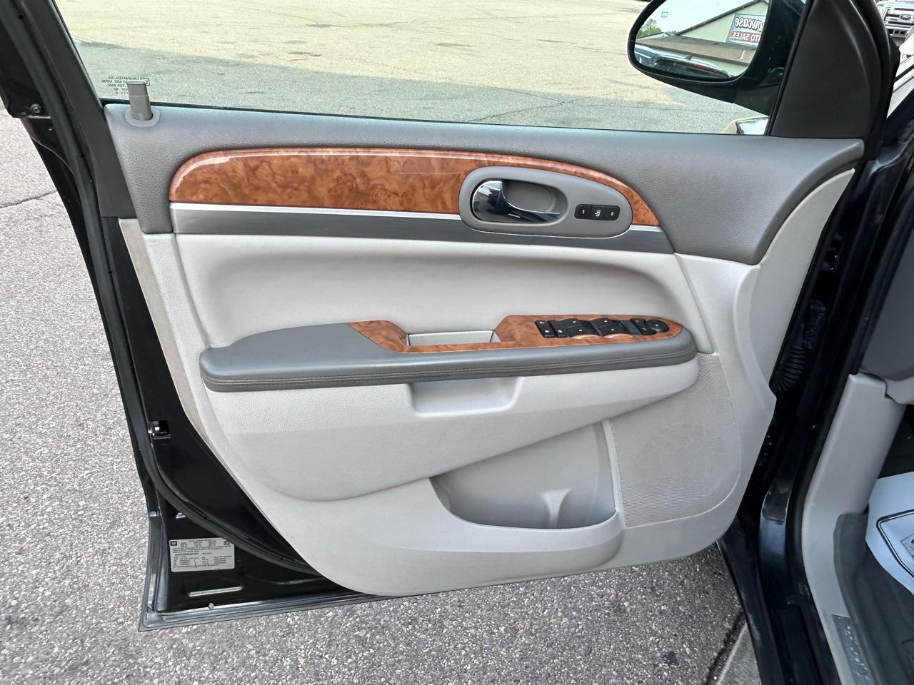Buick Enclave AWD 4dr Leather 2012