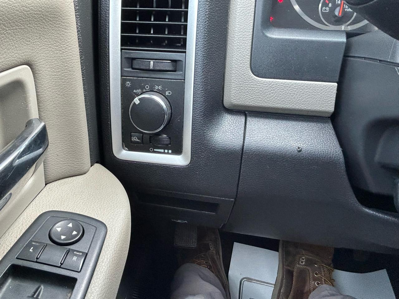 RAM 1500 SLT Quad Cab 4WD 2012