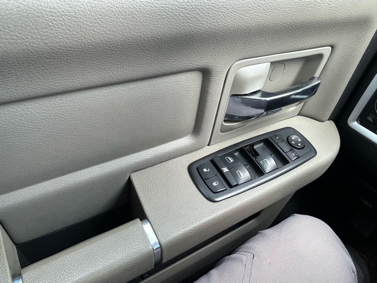 RAM 1500 SLT Quad Cab 4WD 2012