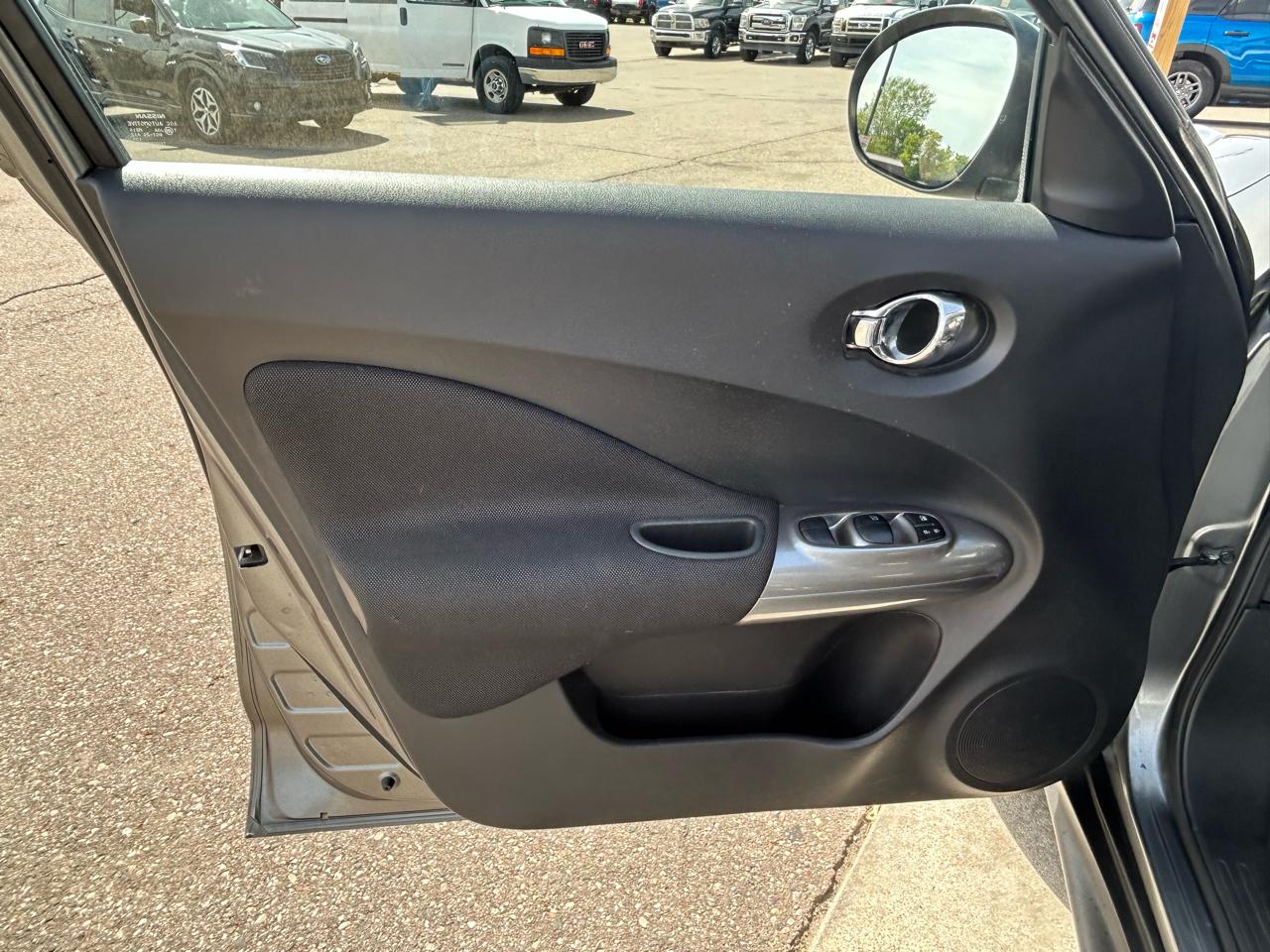 Nissan Juke S AWD 2012