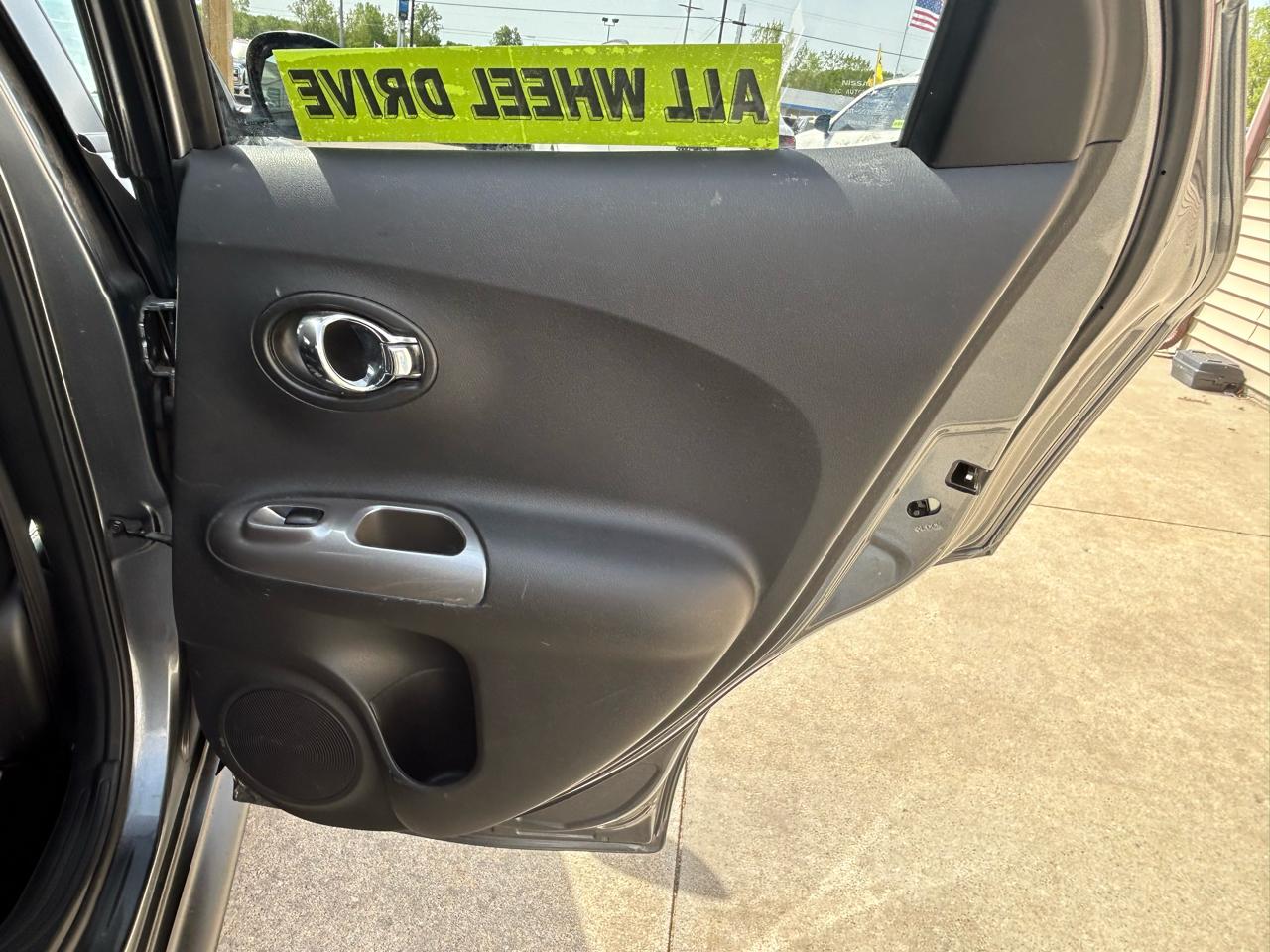 Nissan Juke S AWD 2012