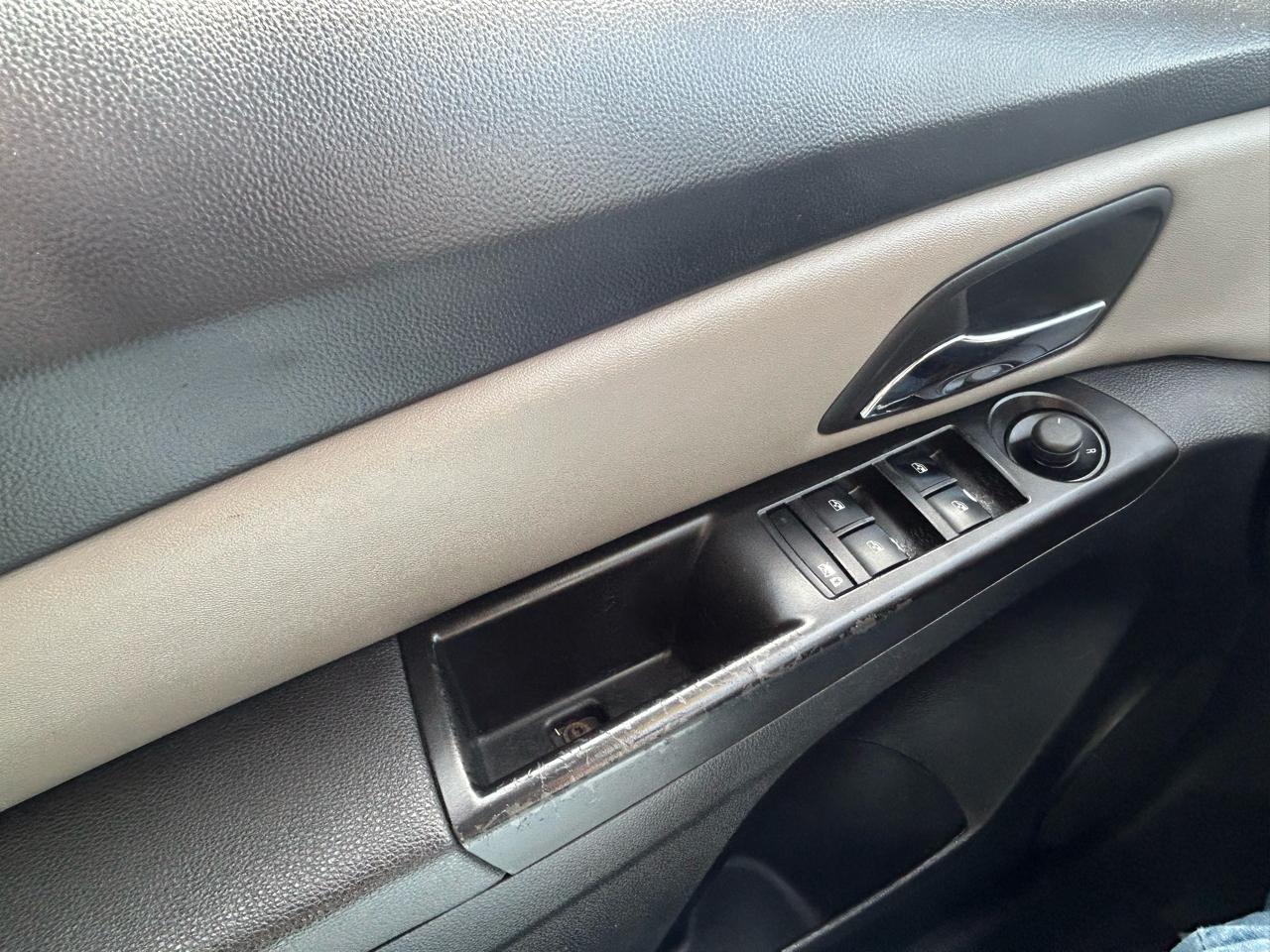 Chevrolet Cruze LS Auto 2013