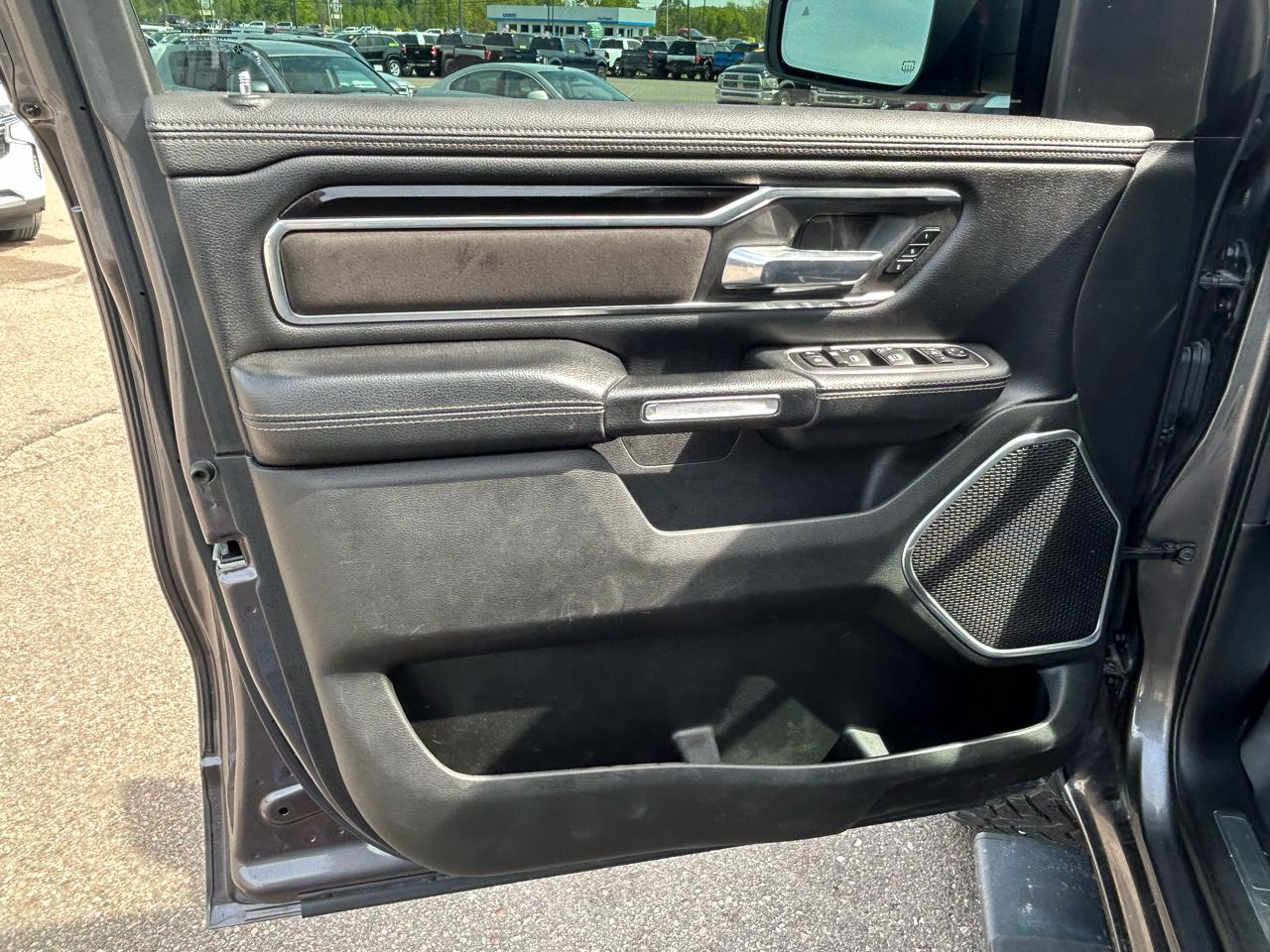RAM 1500 Laramie Crew Cab SWB 4WD 2021