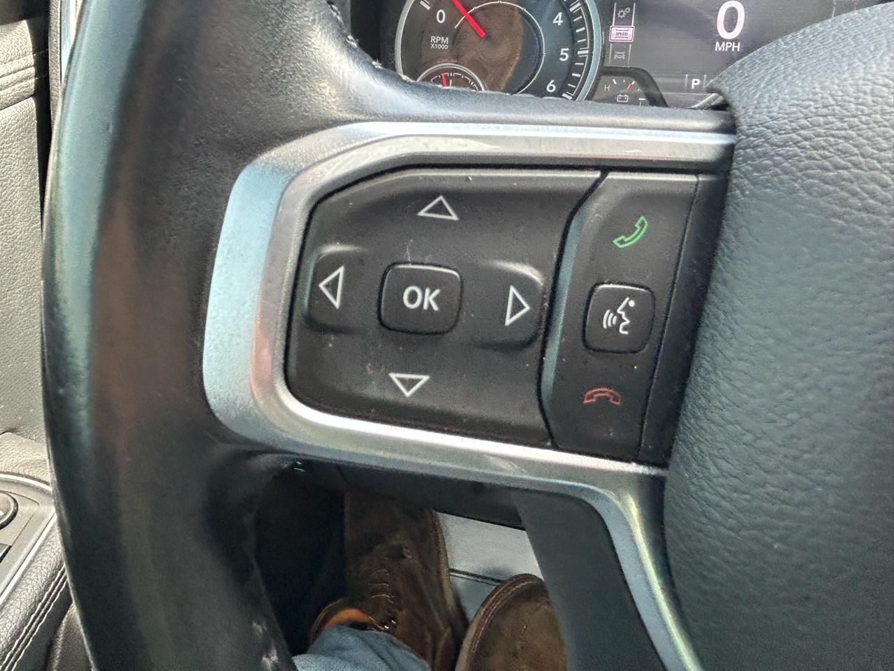 RAM 1500 Laramie Crew Cab SWB 4WD 2021
