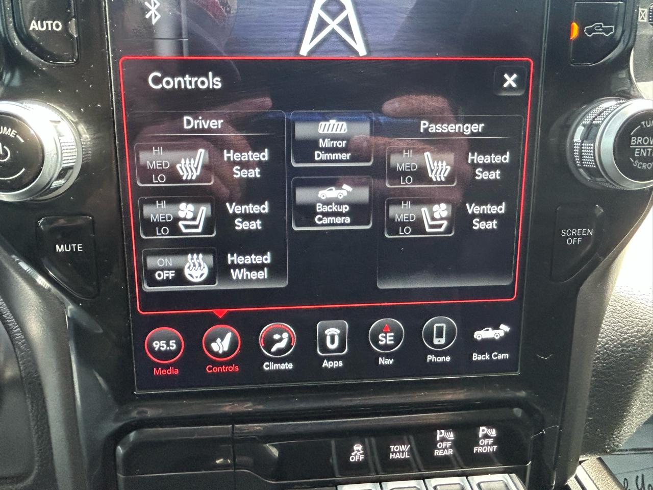 RAM 1500 Laramie Crew Cab SWB 4WD 2021