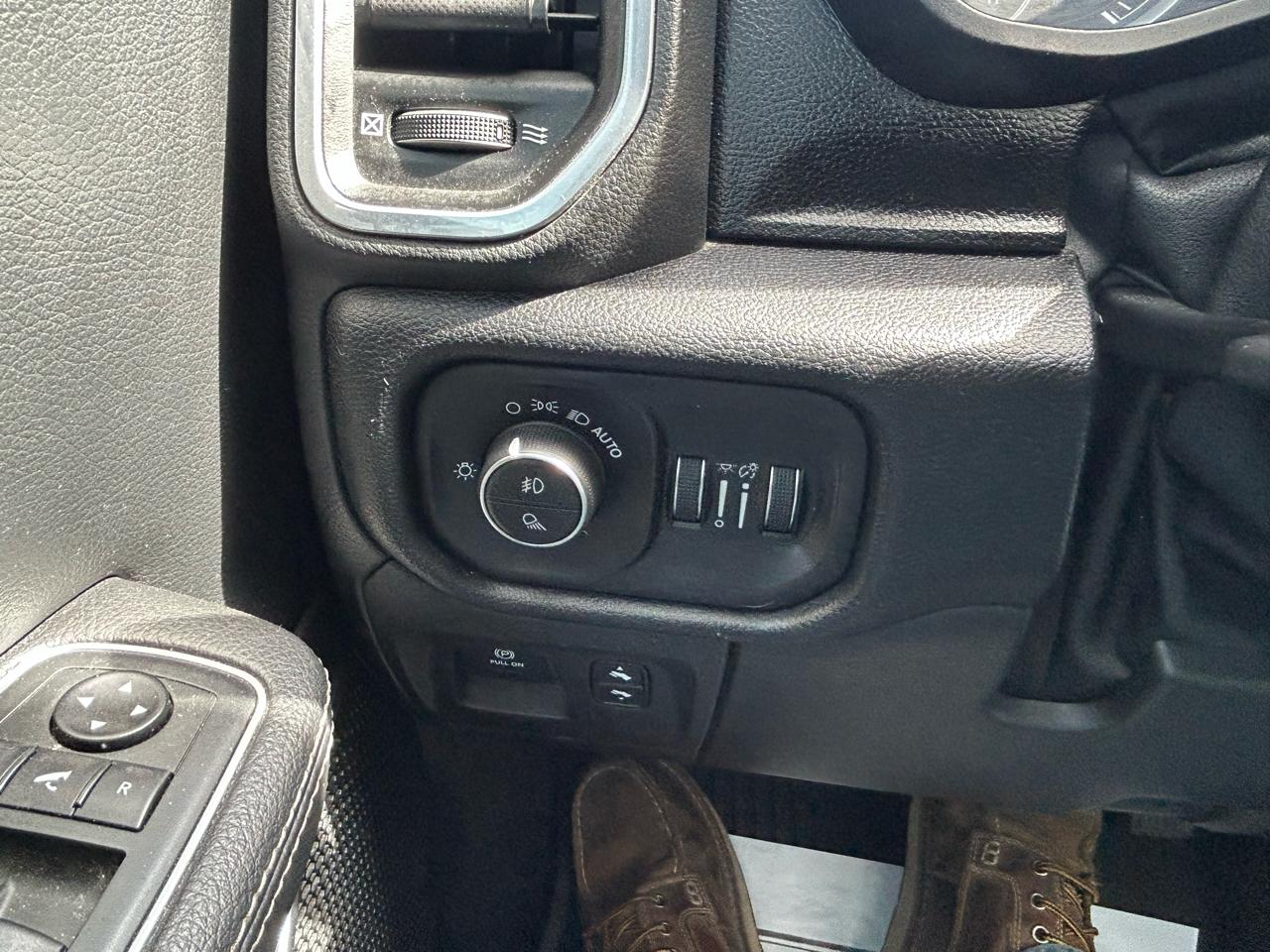 RAM 1500 Laramie Crew Cab SWB 4WD 2021