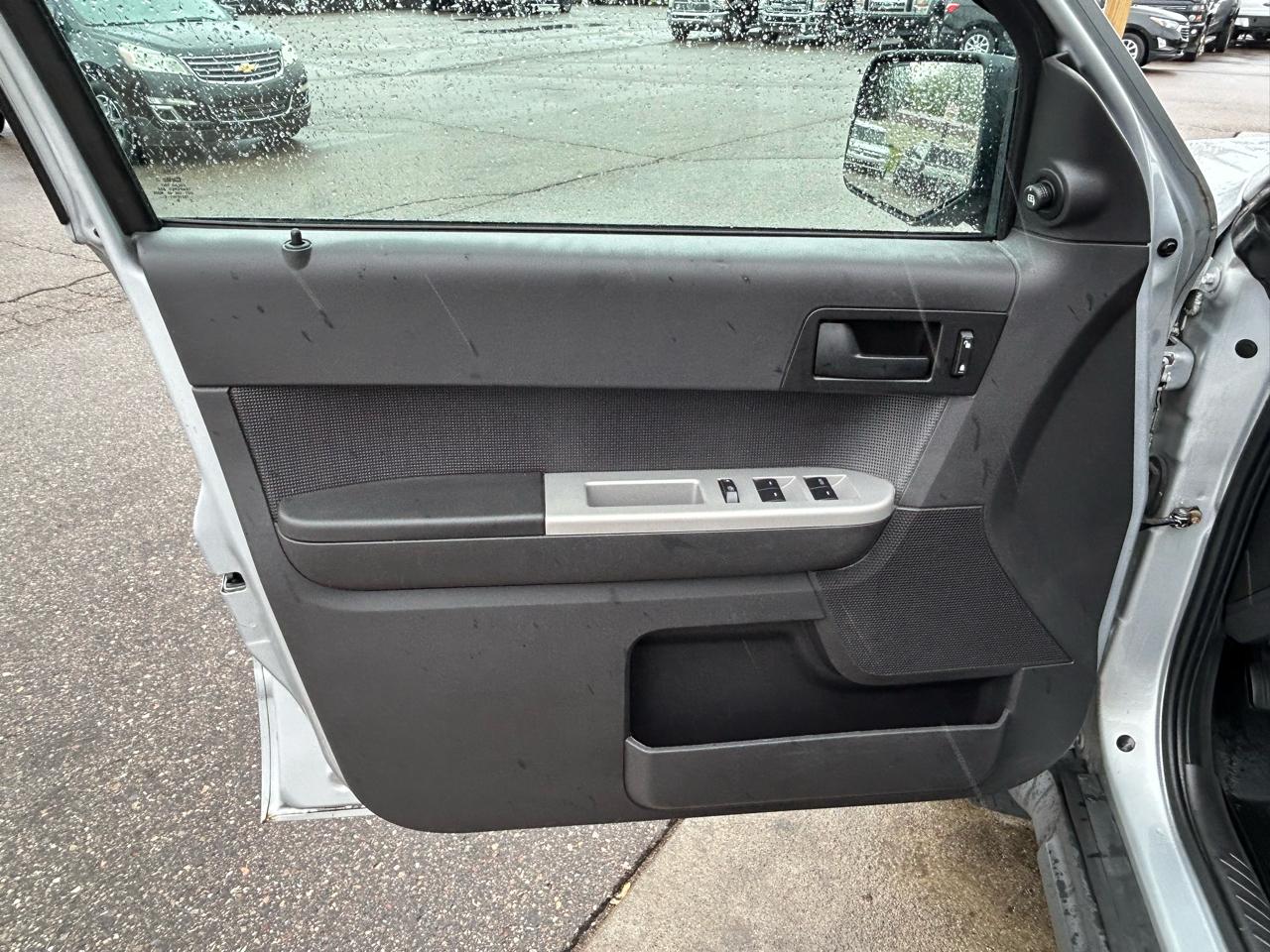 Ford Escape 4WD 4dr XLT 2012