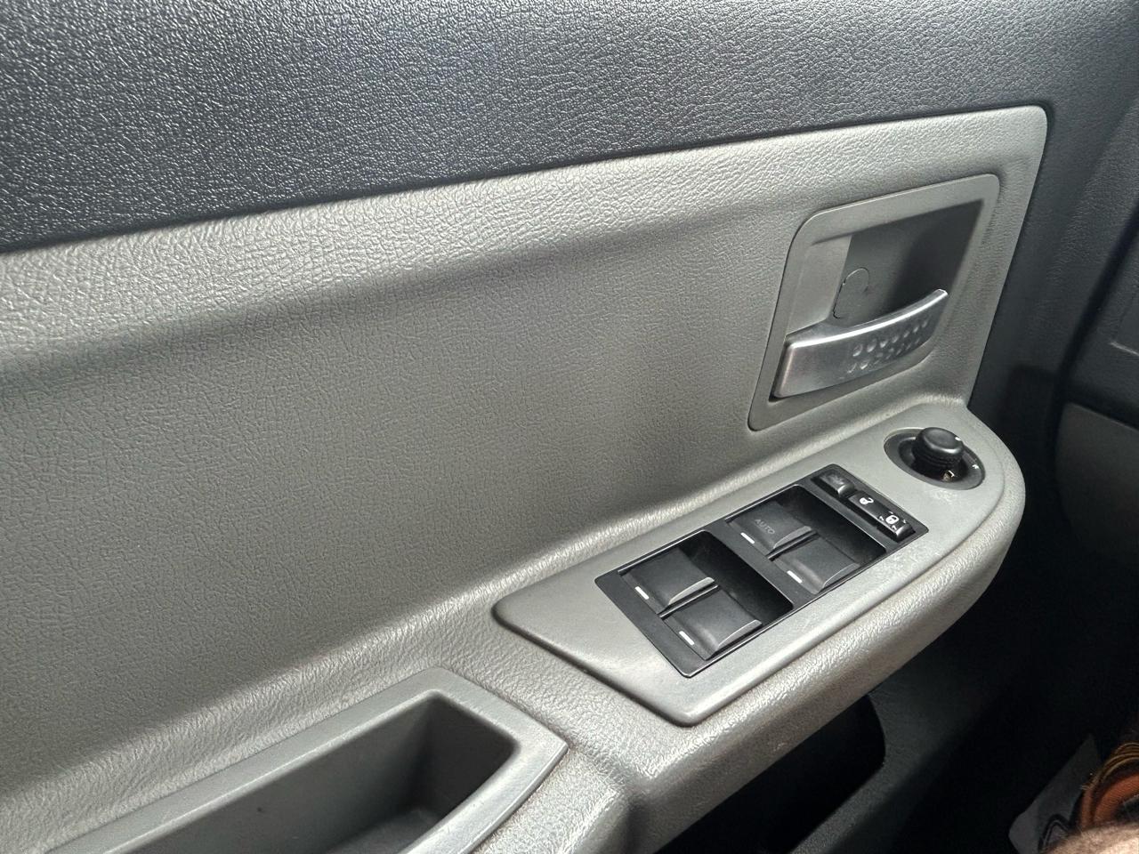 Dodge Dakota Laramie Crew Cab 4WD 2008