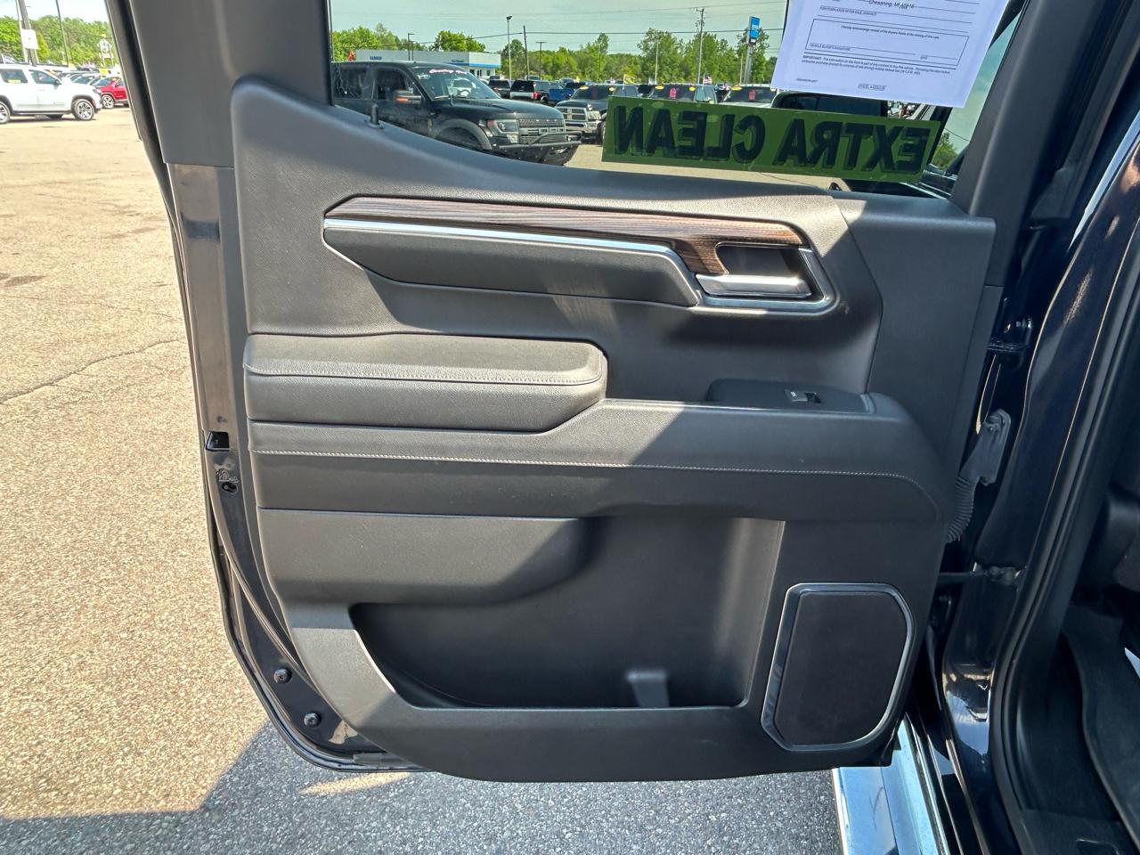 Chevrolet Silverado 1500 LT Crew Cab 4WD 2024