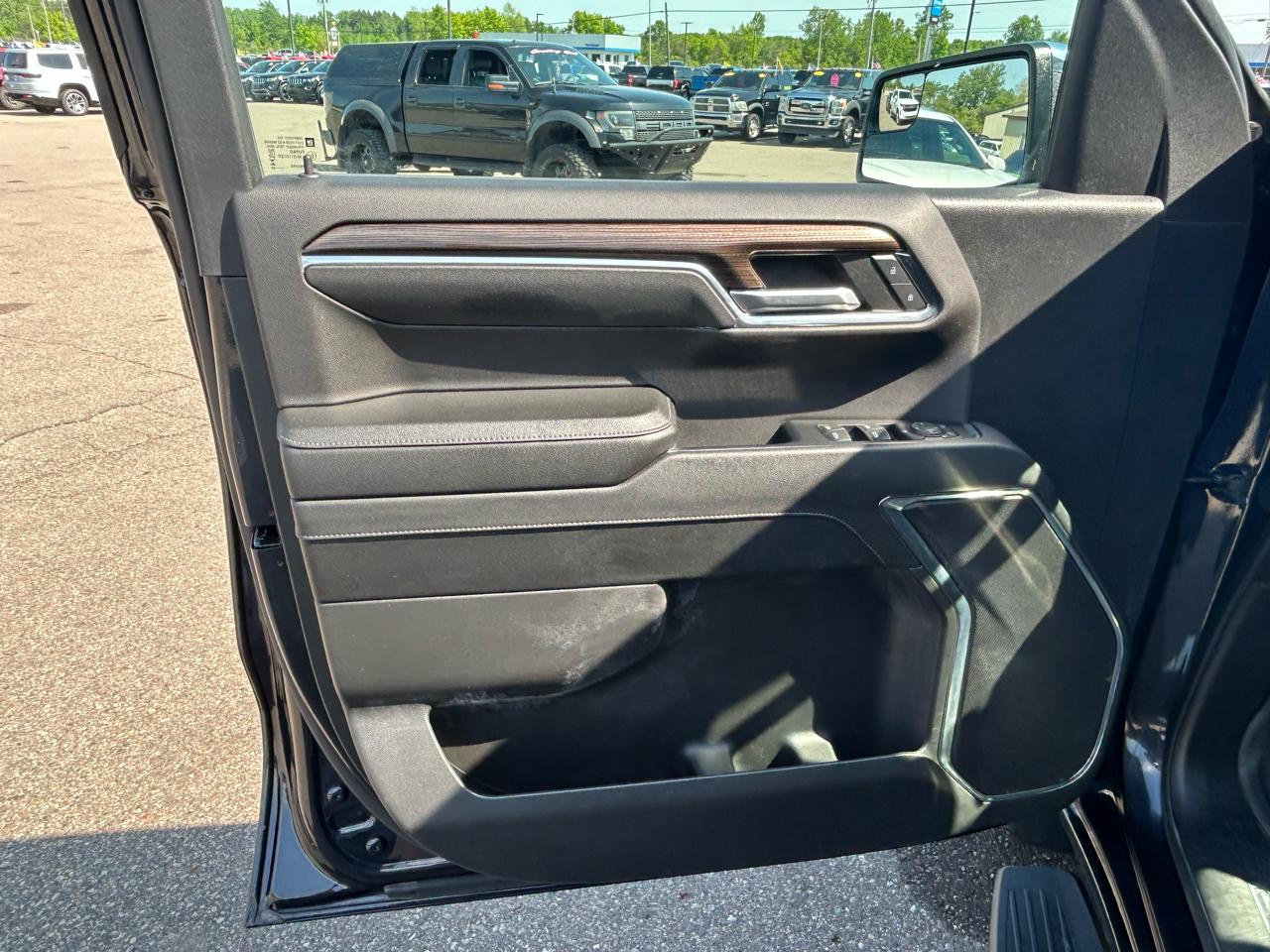 Chevrolet Silverado 1500 LT Crew Cab 4WD 2024