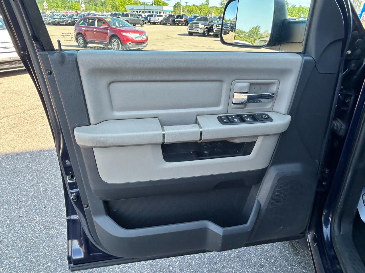 RAM 1500 SLT Crew Cab 4WD 2012