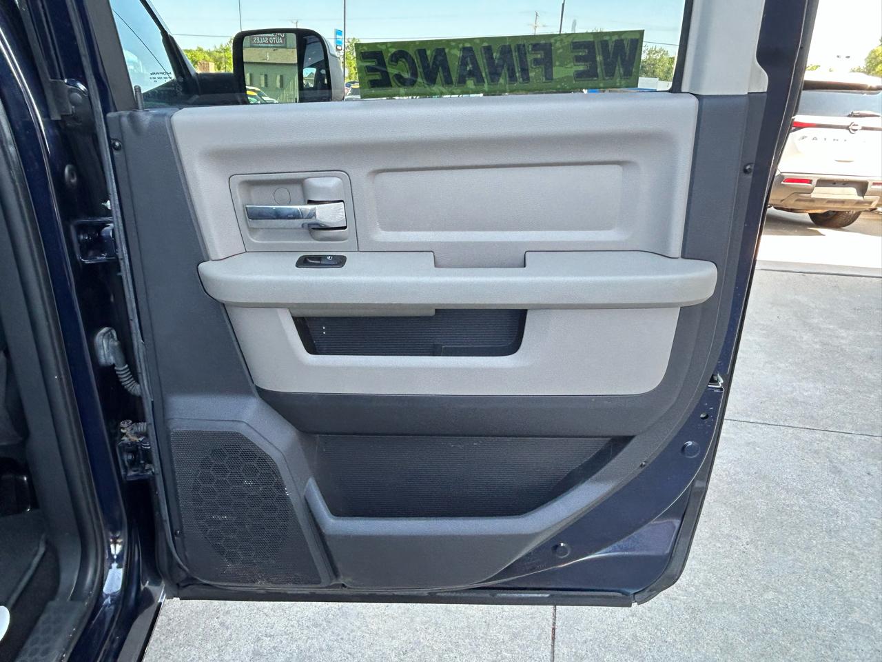 RAM 1500 SLT Crew Cab 4WD 2012