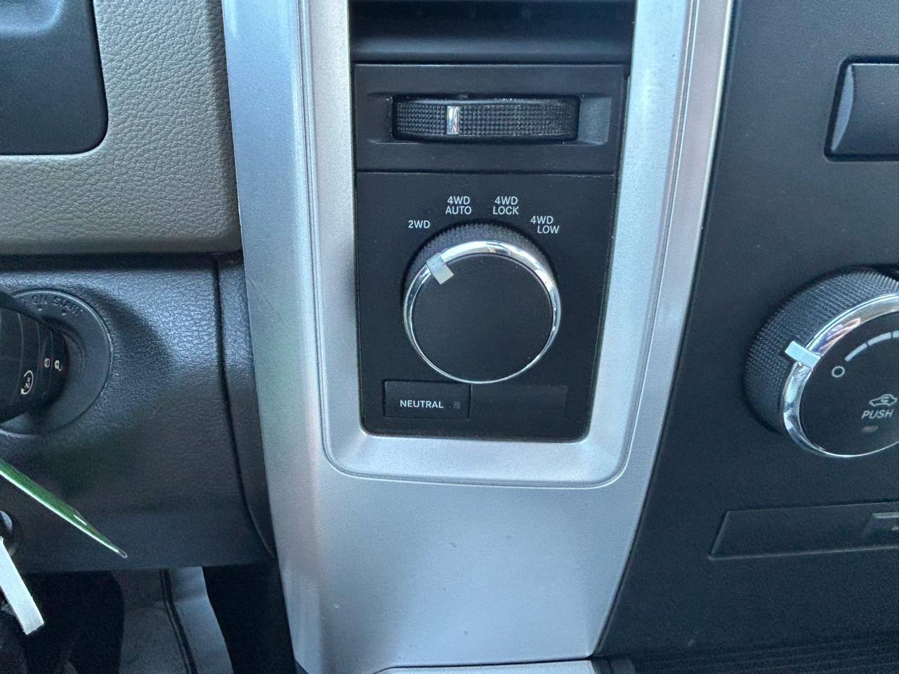 RAM 1500 SLT Crew Cab 4WD 2012