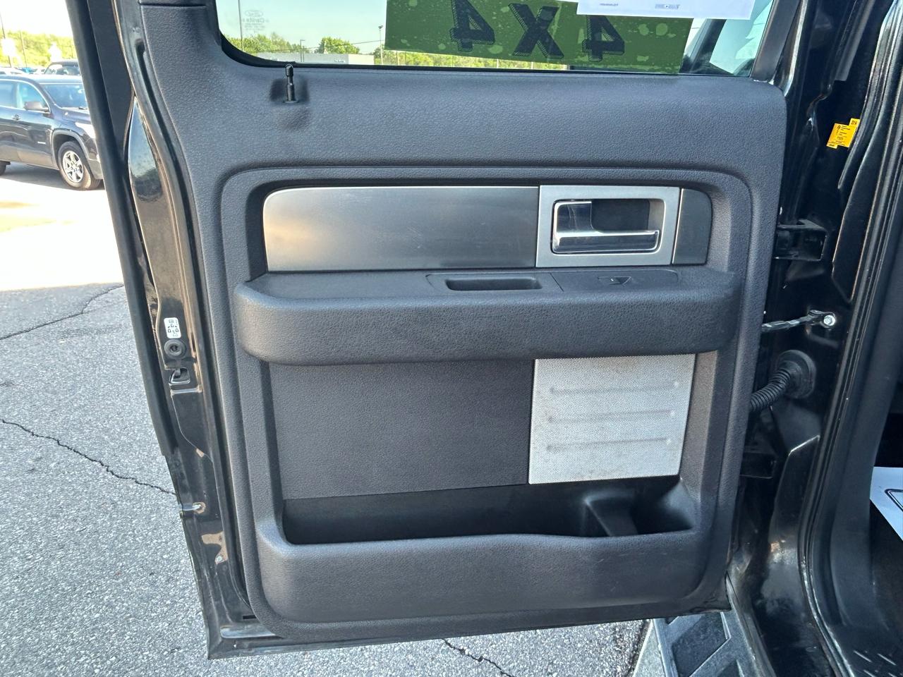 Ford F-150 SVT Raptor SuperCrew 5.5-ft. Bed 4WD 2013