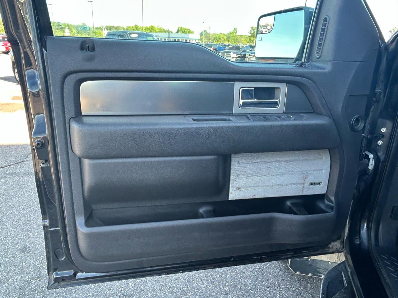 Ford F-150 SVT Raptor SuperCrew 5.5-ft. Bed 4WD 2013