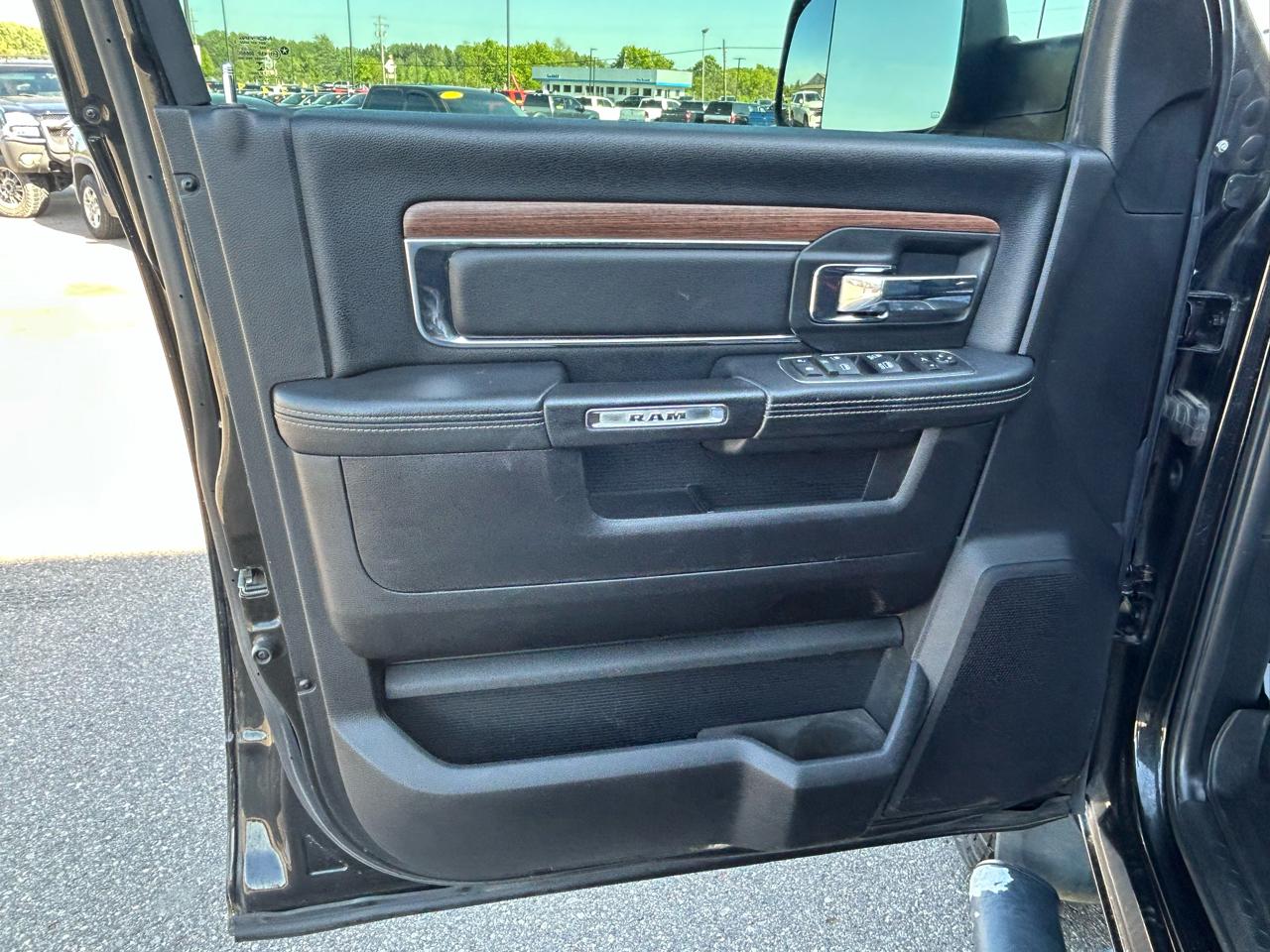 RAM 2500 Laramie Crew Cab SWB 4WD 2016