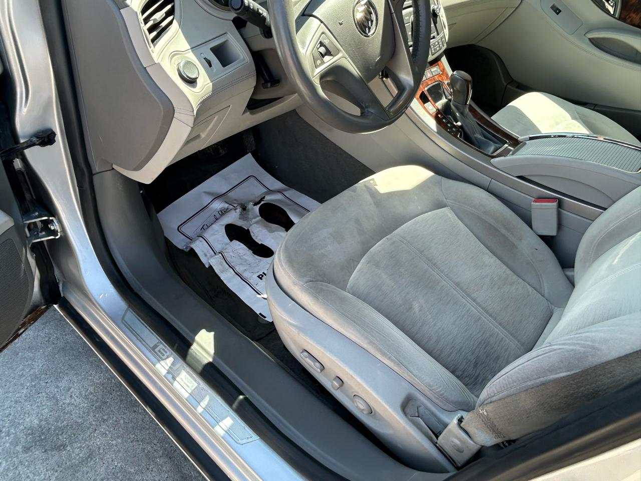 Buick LaCrosse 4dr Sdn Base FWD 2013