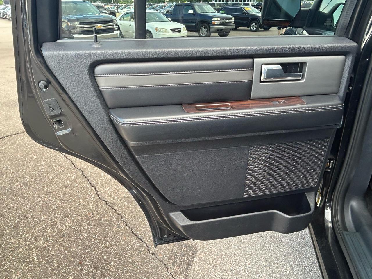 Ford Expedition 4WD 4dr Platinum 2015