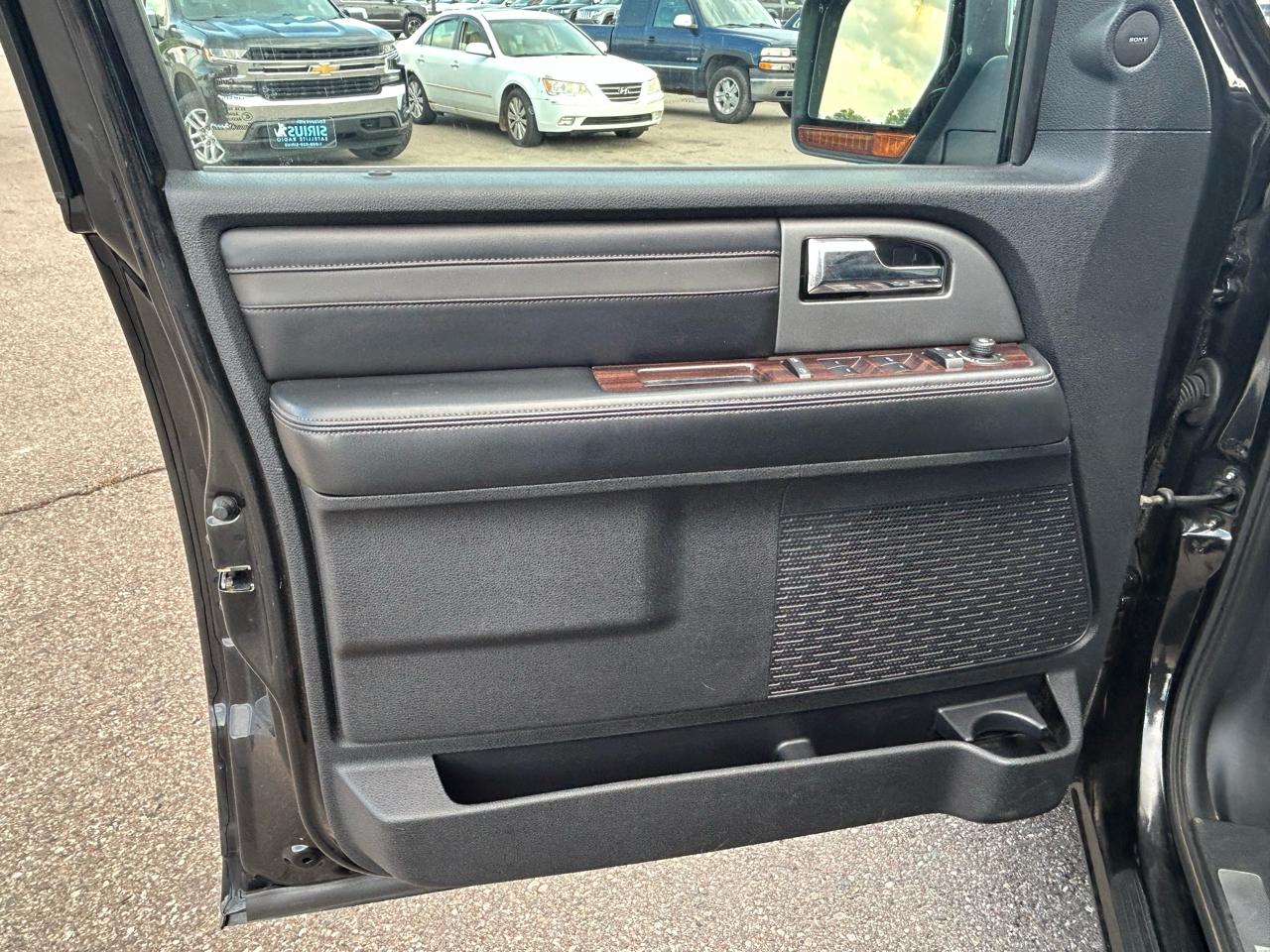 Ford Expedition 4WD 4dr Platinum 2015