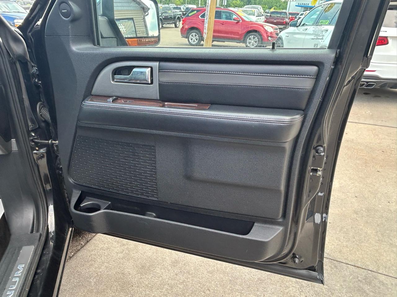 Ford Expedition 4WD 4dr Platinum 2015