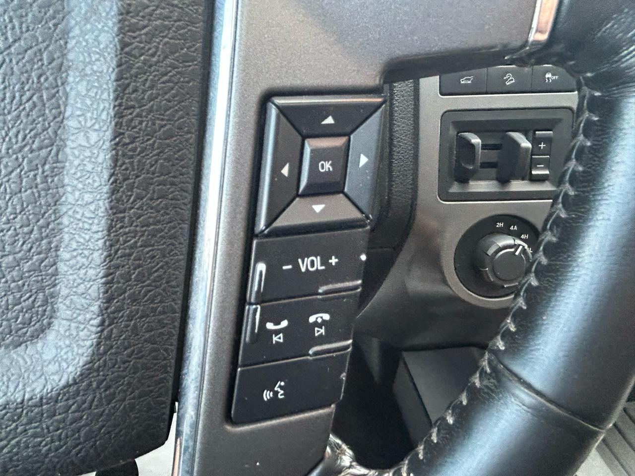 Ford Expedition 4WD 4dr Platinum 2015