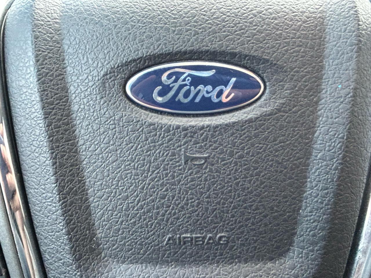 Ford Expedition 4WD 4dr Platinum 2015