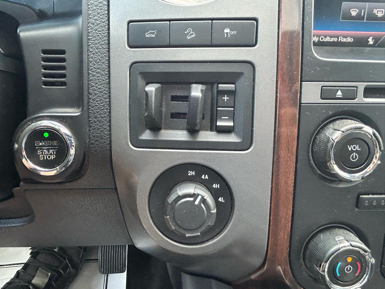 Ford Expedition 4WD 4dr Platinum 2015