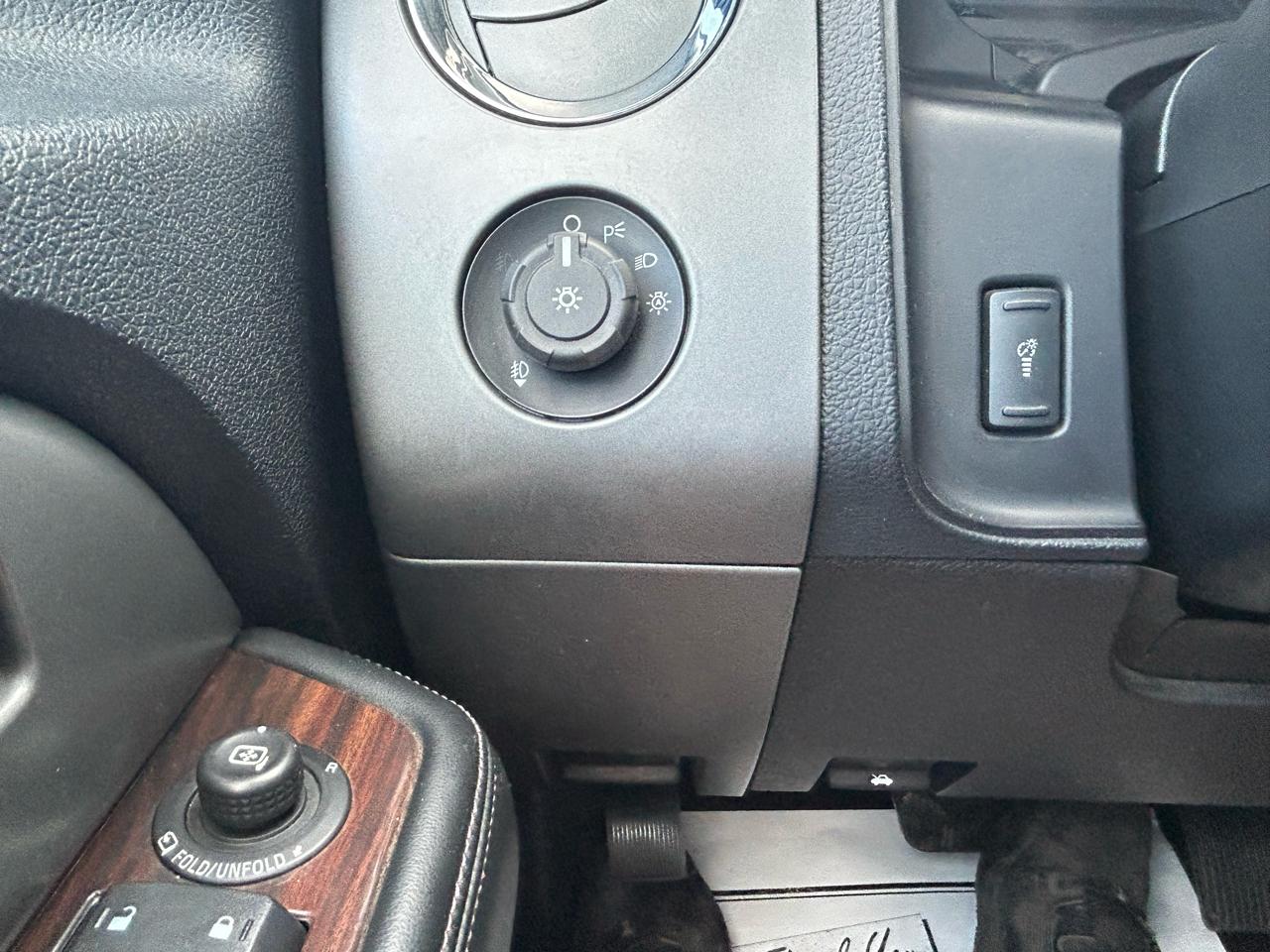 Ford Expedition 4WD 4dr Platinum 2015