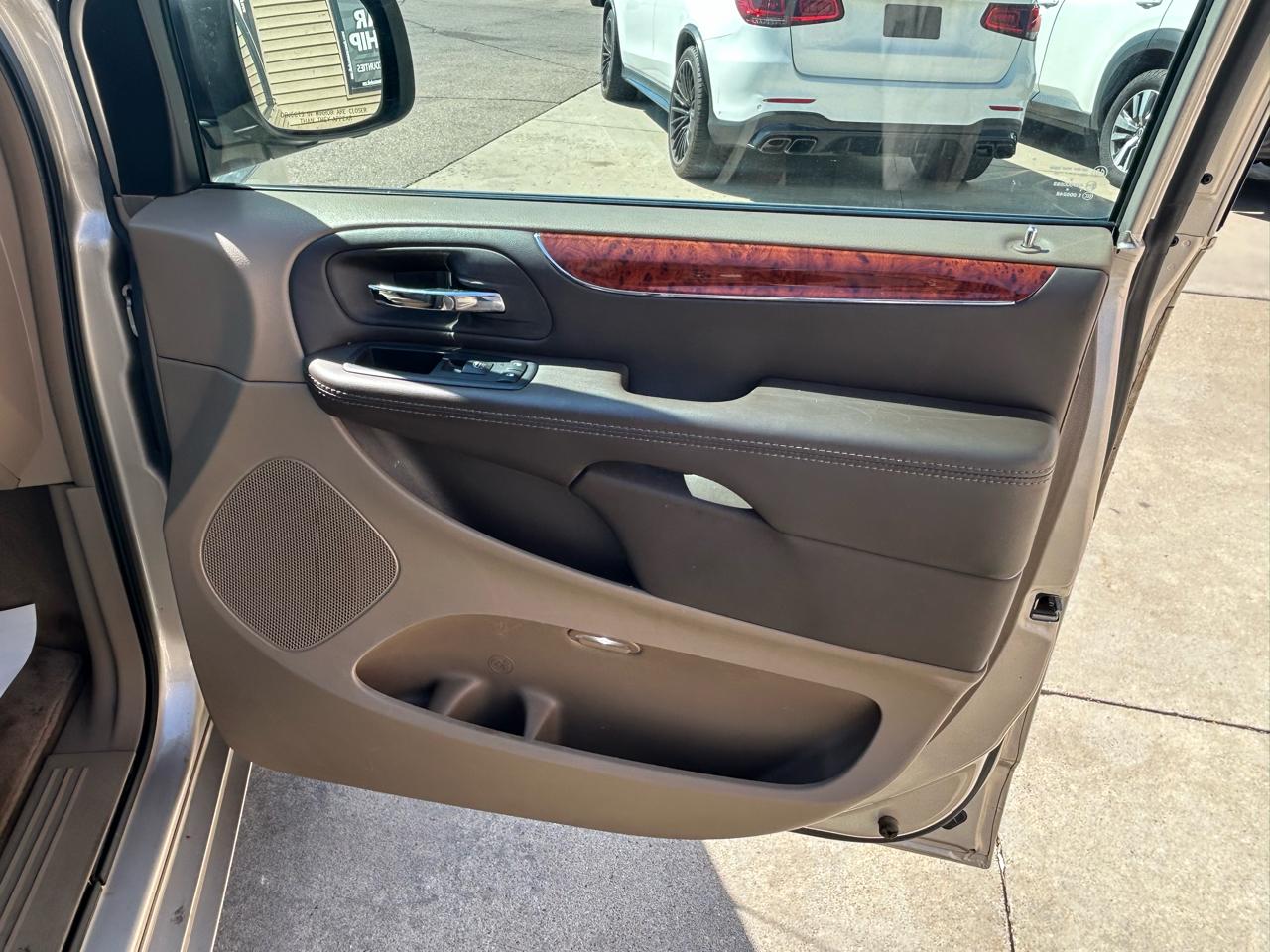 Chrysler Town & Country Touring 2014