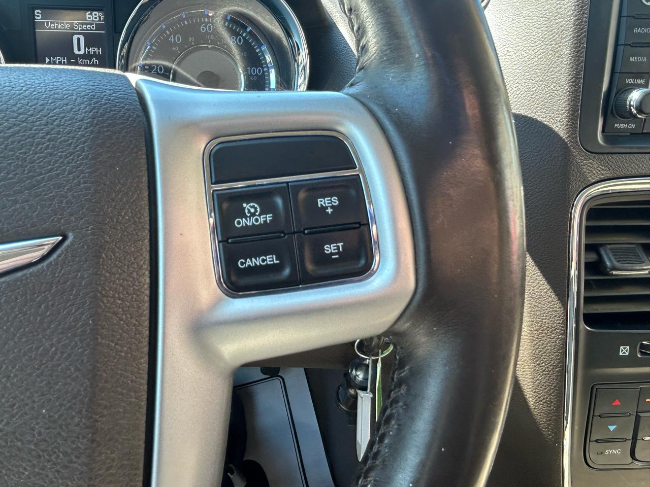 Chrysler Town & Country Touring 2014