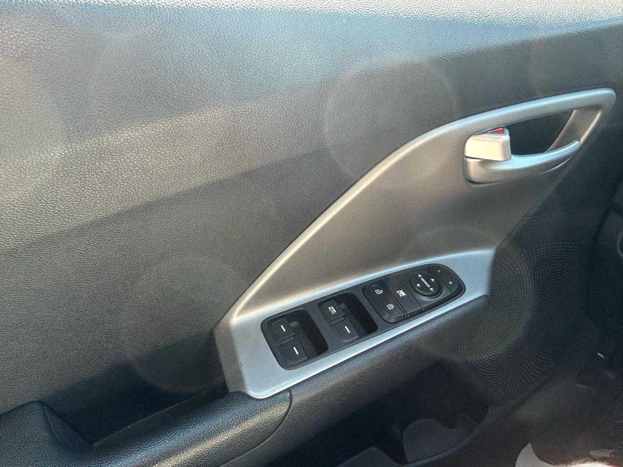 Kia Niro LX FWD 2019